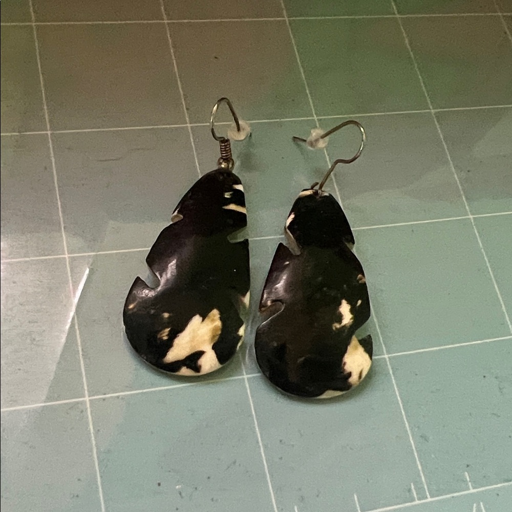 Black  and White shell Teardrop Earrings